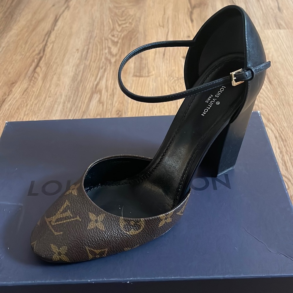 Louis Vuitton HEADLINE PUMPS